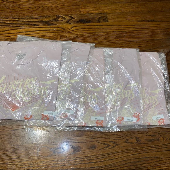 New MIDNIGHT RIDER X John Denver country roads graphic tee sz XS,L lilac - Picture 4 of 5